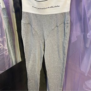 Everyone sucks but me Leggings